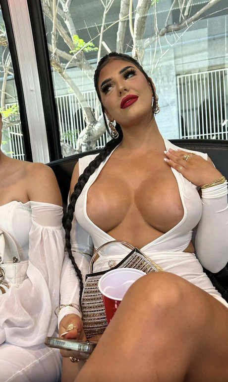 chaton courbé onlyfans nue xxx archive