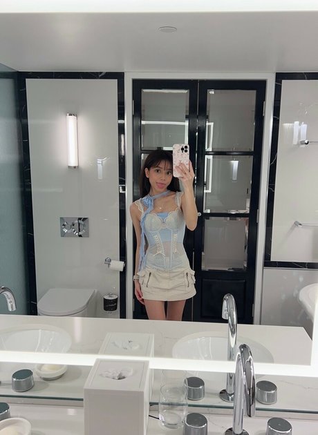 Eeeveenara actrice chaude galeries