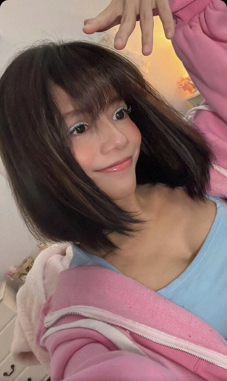 Eeeveenara actrice chaude des photos