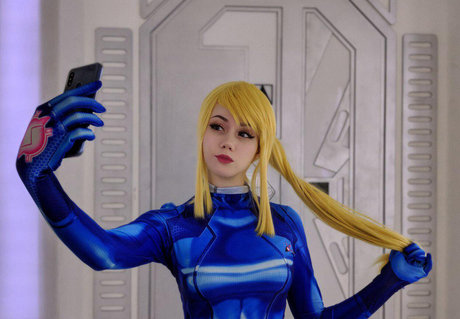 Anastasia Komori modèle érotique img