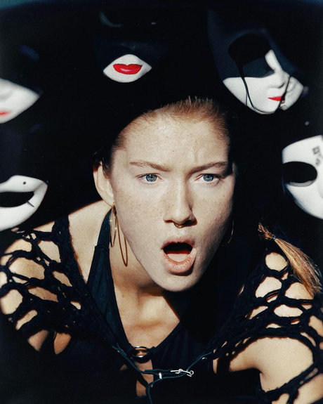 milf aux cheveux noirs onlyfans sexy de haute qualité photo