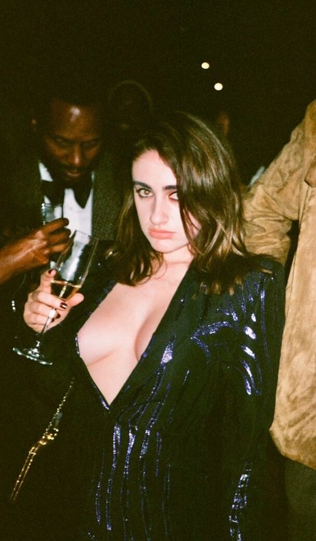 Rachel Anne Sennott étoile magnifique image