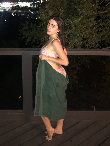 Rachel Anne Sennott actrice sexy img