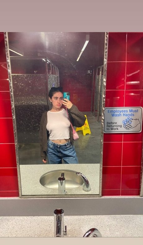 Rachel Anne Sennott star du porno gratuit photos