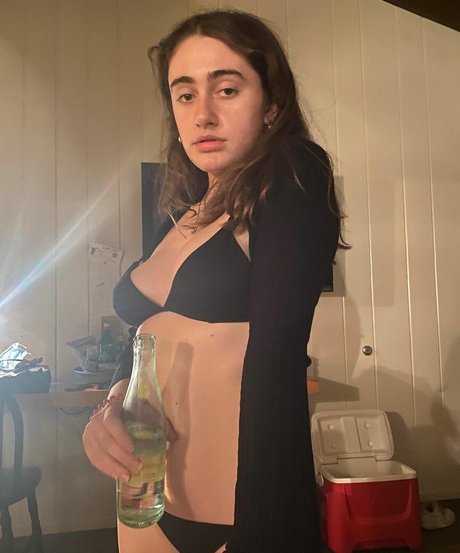 pom-pom girl nue onlyfans chaud belle image