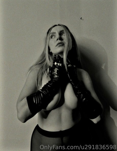 Brianna Frost modèle adulte images