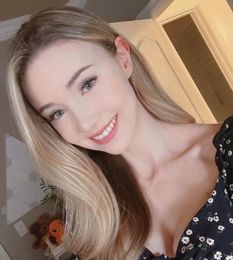 Dizzykitten star érotique des photos