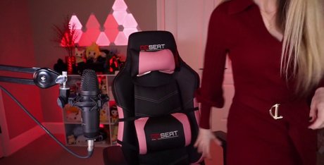 rousse aux gros seins onlyfans haut de gamme photos