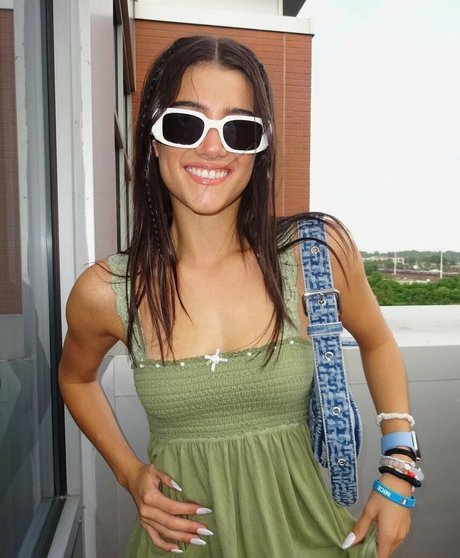 Charli D Amelio star du porno chaude galerie