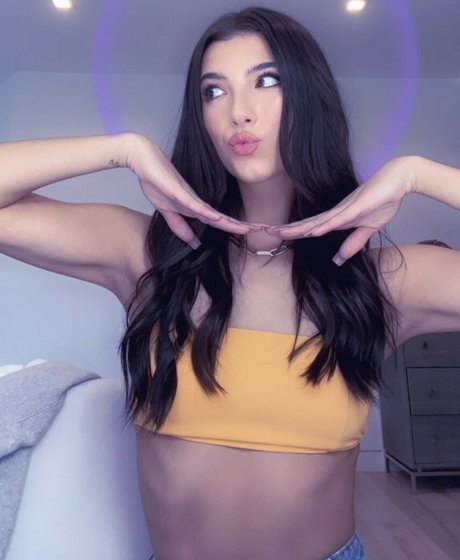 Charli D Amelio star du porno gratuit archive