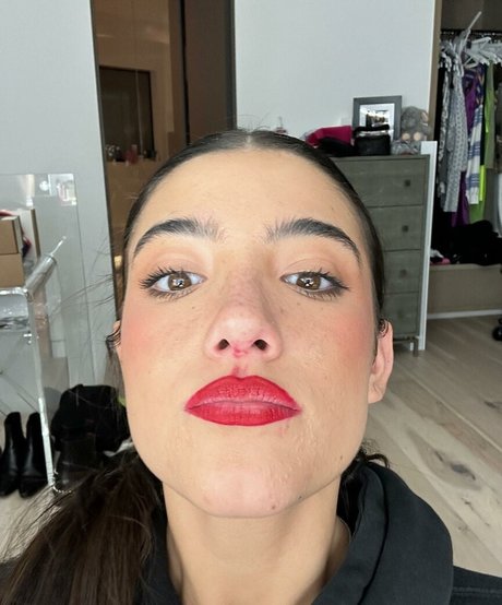 Charli D Amelio joli modèle archive