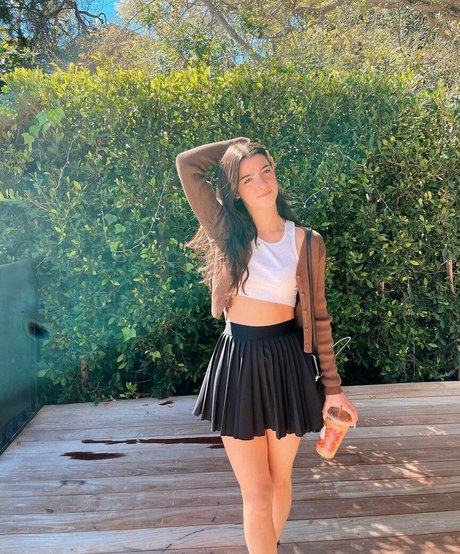 Charli D Amelio belle star du porno galerie