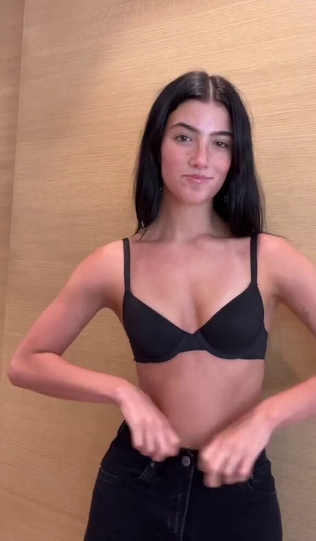 Charli D Amelio star du porno de haute qualité archive