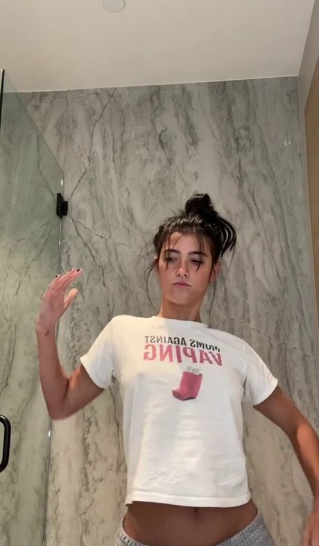 Charli D Amelio étoile érotique galeries