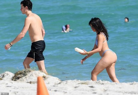 entraînement en salle de sport uniquement pour les fans des nus sympas des photos