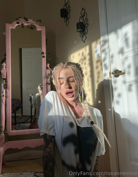 Roxannesimz actrice de nus des photos