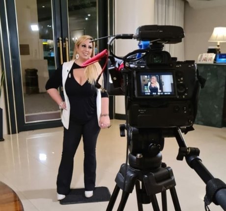 blonde maria haut modèle photo