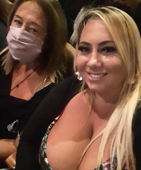 blonde maria nus étoiles photos