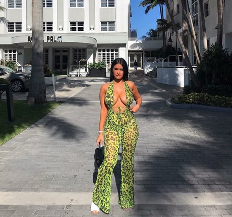 lesbiennes aux gros seins onlyfans nu gratuit img