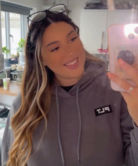 The Blue Dress Girl star du porno de haute qualité archive