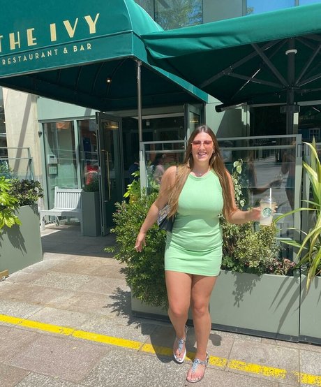 The Blue Dress Girl art étoile img