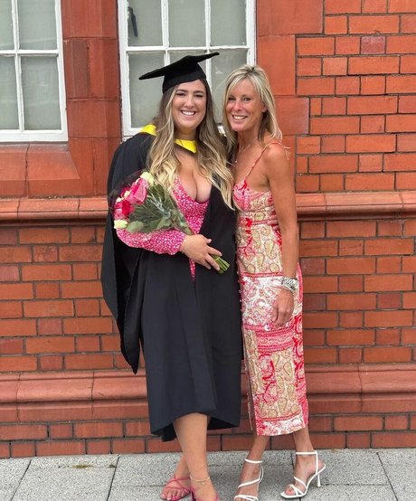 gros cul gros seins onlyfans assez pornographique des photos