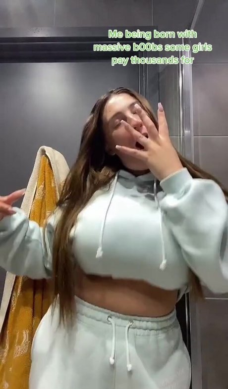 fille courbée dà côté onlyfans hd parfait photos