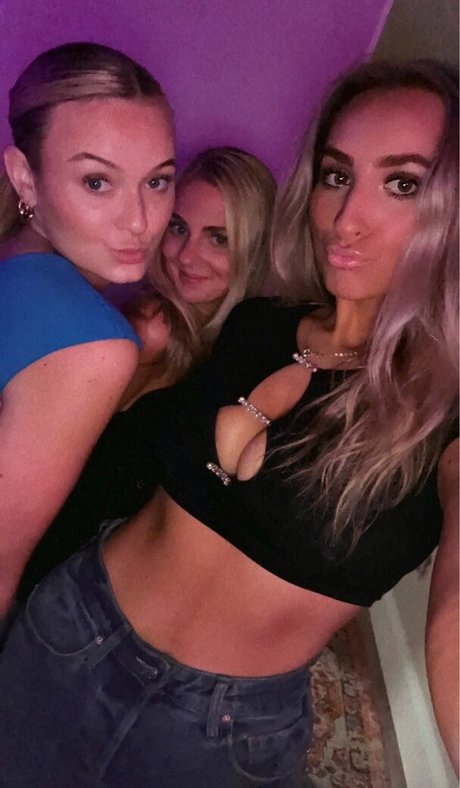 Angelina Cross modèle de haute qualité photo