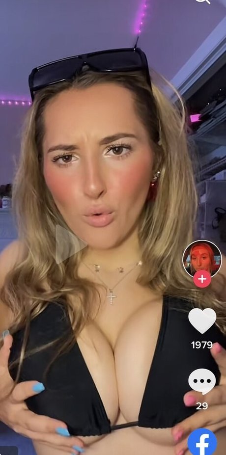 footjob pour ados uniquementfans assez chaud images