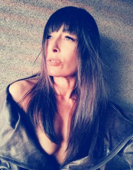 jolie ébène onlyfans érotique sympa image