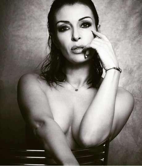 Sheila Capriolo star du porno en haute qualité galeries