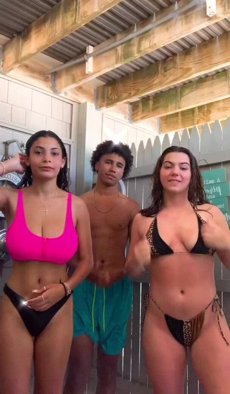 Nicole Fatone star du porno belle photos