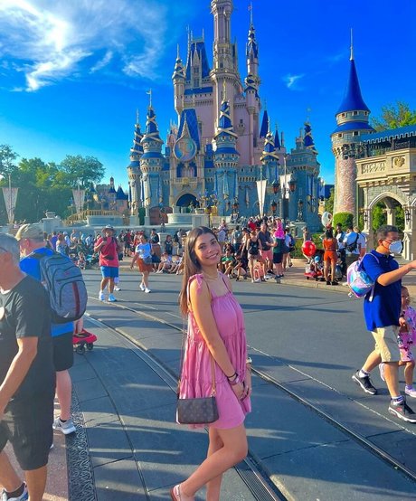 Nicole Fatone haut étoile images