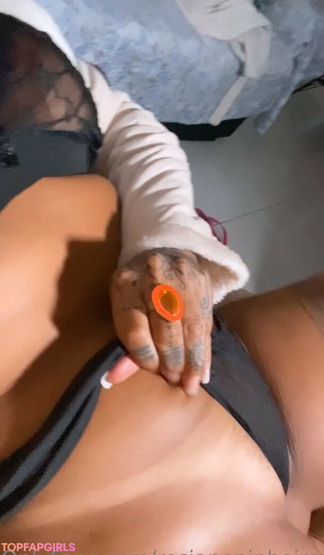 blonde aux gros seins onlyfans hd parfaite img