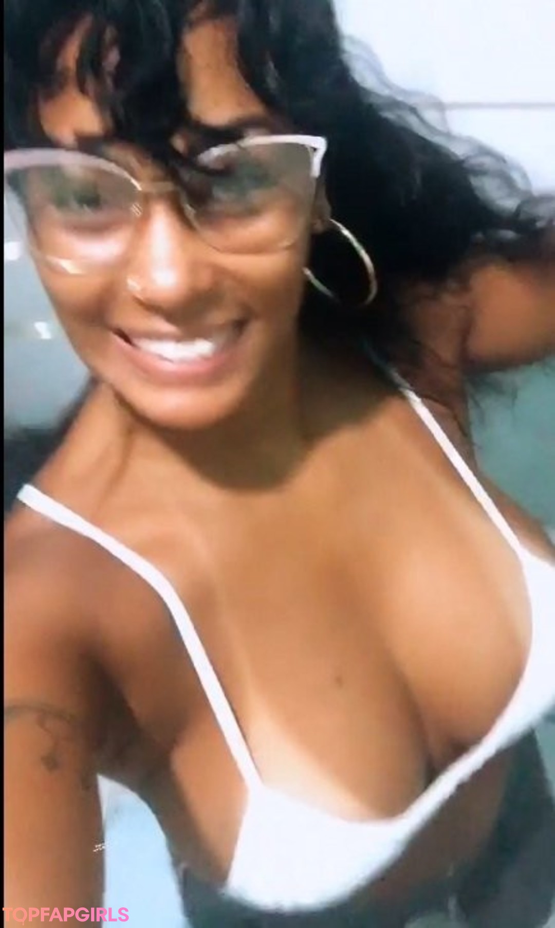 épouse pute onlyfans assez érotique photo