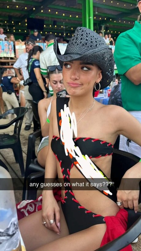 Dixie D Amelio modèle adulte img