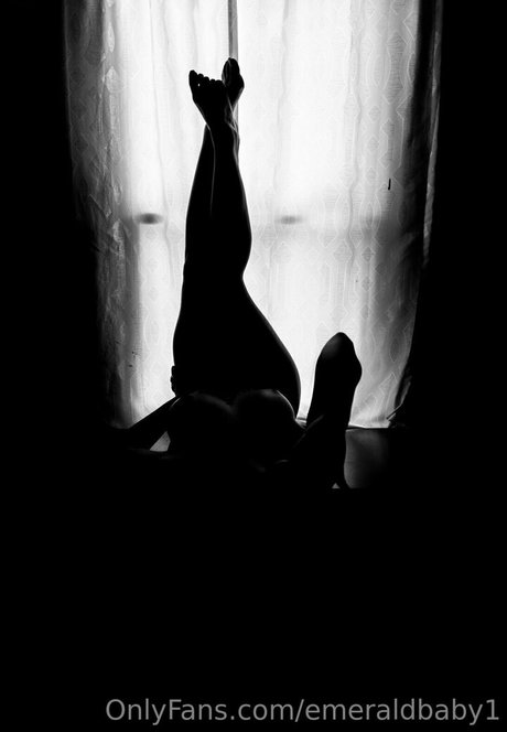 emeraldbaby1 modèle magnifique photo