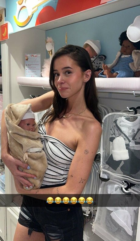 Lea Elui star du porno exclusive img