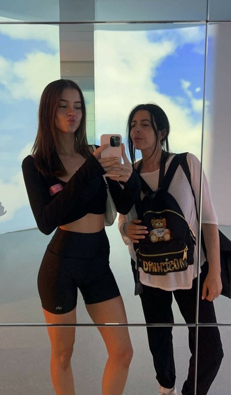 Lea Elui star du porno chaude photo