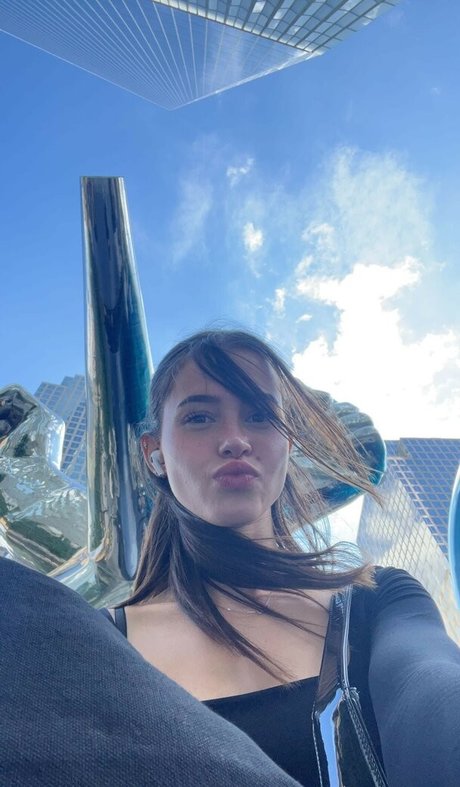 Lea Elui modèle sympa img