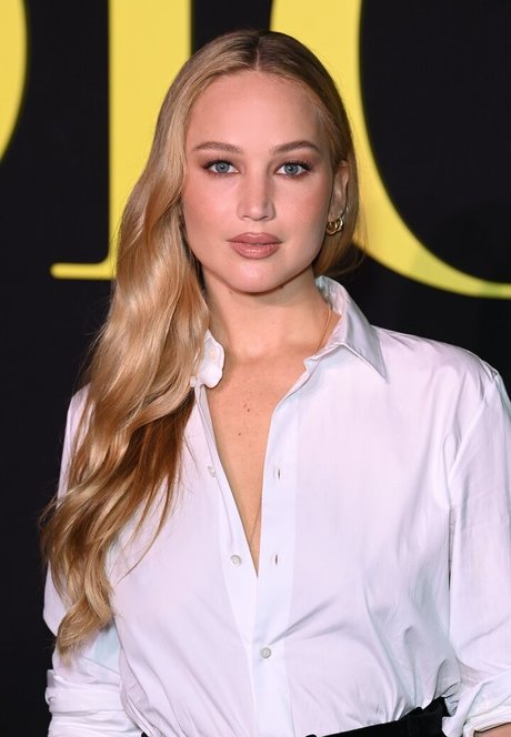 Jennifer Lawrence mannequin img