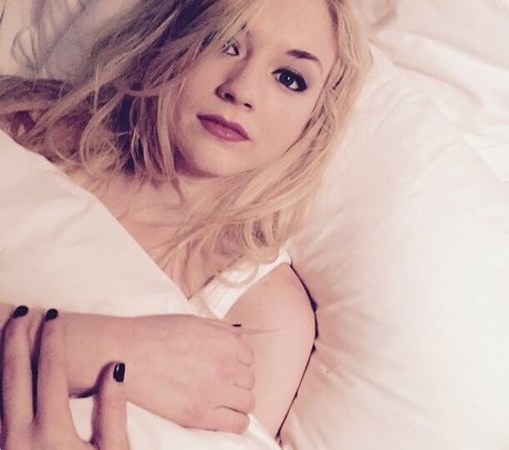 Emily Kinney meilleure star du porno images