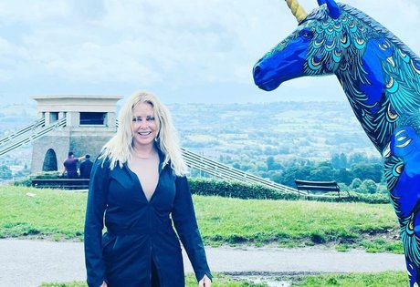 blonde aux gros seins onlyfans beau photos