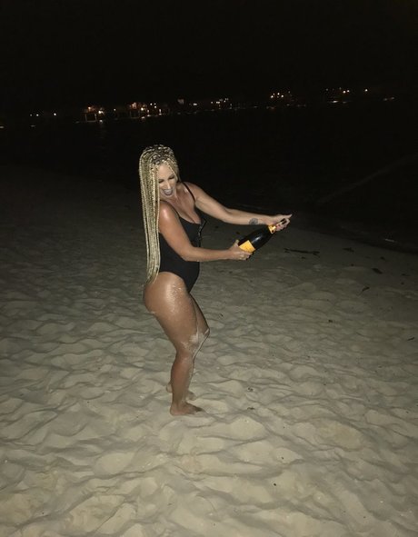 fellation publique onlyfans exclusivité pornographique galerie