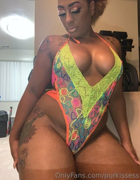 tatouages ​​blonds onlyfans assez nue photos