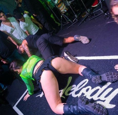 MC Bella Angel modèle chaud photo