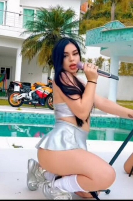 MC Bella Angel étoile gratuite des photos