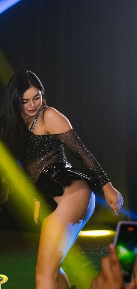 MC Bella Angel nus étoiles collection