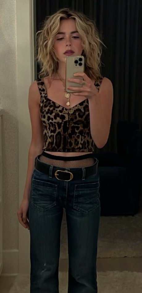 Kiernan Shipka sexe star du porno images