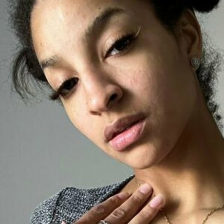 modèles uniquementfans nu xxx image